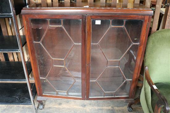 Mahogany two door glazed bookcase(-)